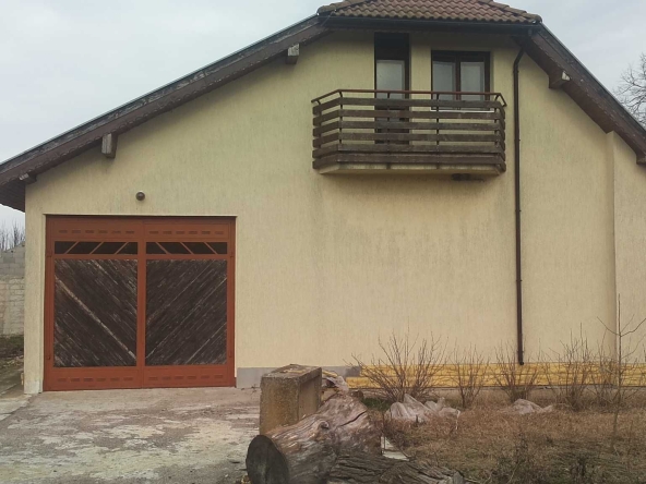 Къща в с. Методиево, Област Добрич - 300 кв.м за 400 €/кв.м - Снимка #1