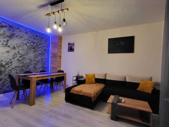 Дава се под наем Двустаен апартамент в Пловдив, Кършияка - 80 кв.м за 270 € - Снимка #1