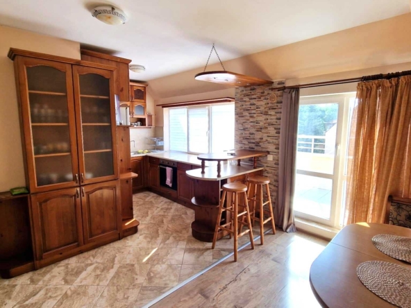 Дава се под наем Двустаен апартамент в Русе, Център - 70 кв.м за 357 € - Снимка #1