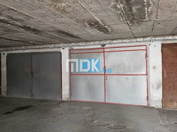 Гараж / Паркомясто в Пловдив, Въстанически - 25 кв.м за 439 €/кв.м - Снимка #1