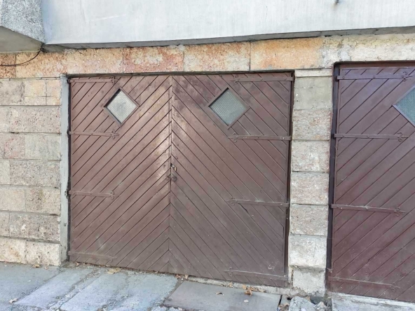 Дава се под наем Гараж / Паркомясто в Варна, Център - 18 кв.м за 122.4 € - Снимка #1