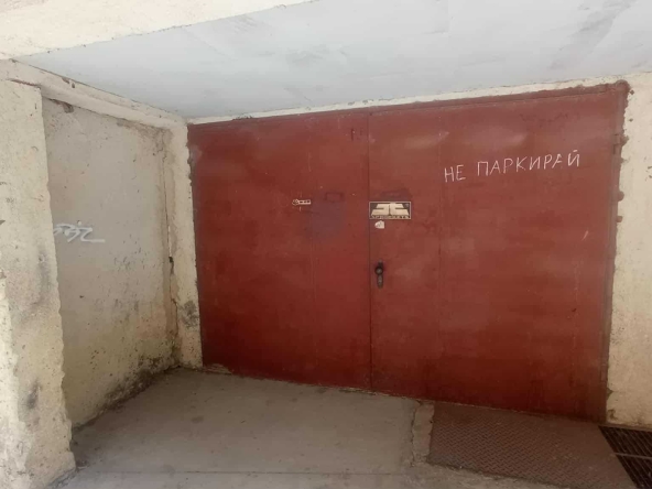 Дава се под наем Гараж / Паркомясто в Варна, Колхозен пазар - 22 кв.м за 159.12 € - Снимка #1