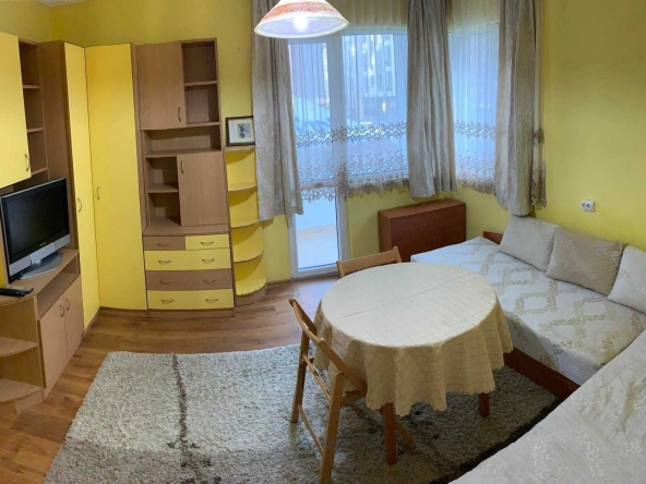 Дава се под наем Двустаен апартамент в Бургас, Лазур - 70 кв.м за 408 € - Снимка #1