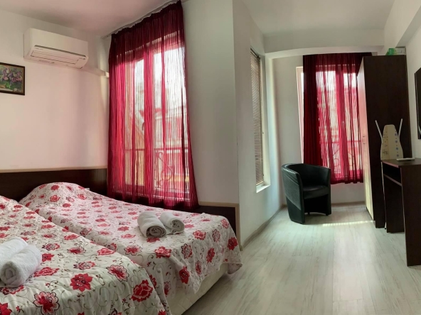 Дава се под наем Тристаен апартамент в Бургас, Лазур - 80 кв.м за 663 € - Снимка #1