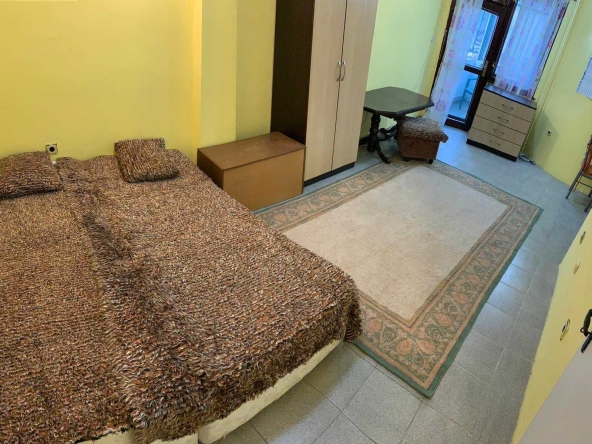 Дава се под наем Двустаен апартамент в Бургас, Център - 40 кв.м за 153 € - Снимка #1