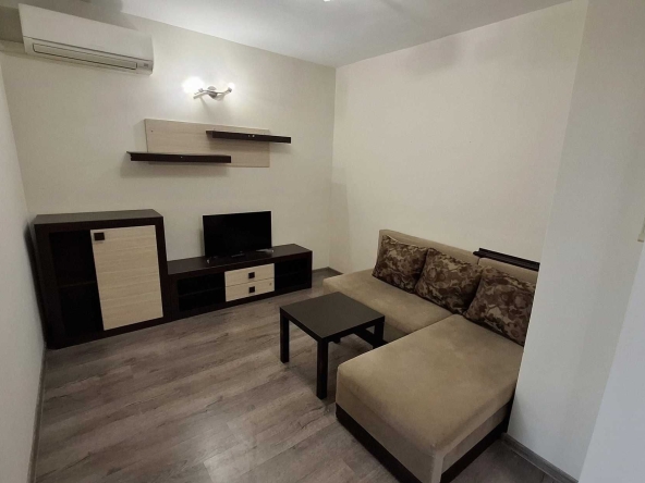 Дава се под наем Тристаен апартамент в София, Център - 80 кв.м за 650 € - Снимка #1