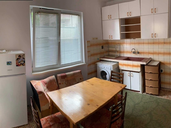 Дава се под наем Двустаен апартамент в Бургас, Лазур - 70 кв.м за 350 € - Снимка #1