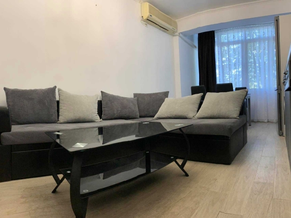 Дава се под наем Тристаен апартамент в Бургас, Лазур - 75 кв.м за 255 € - Снимка #1