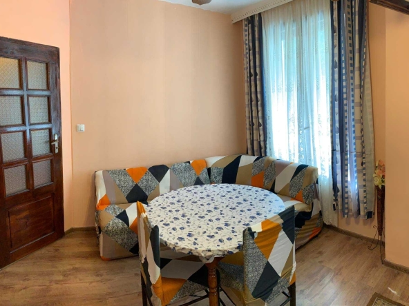 Дава се под наем Тристаен апартамент в Бургас, Възраждане - 80 кв.м за 175 € - Снимка #1