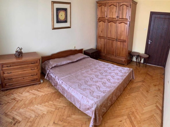 Дава се под наем Двустаен апартамент в Бургас, Лазур - 60 кв.м за 280.5 € - Снимка #1