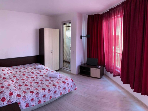 Дава се под наем Двустаен апартамент в Бургас, Лазур - 65 кв.м за 306 € - Снимка #1