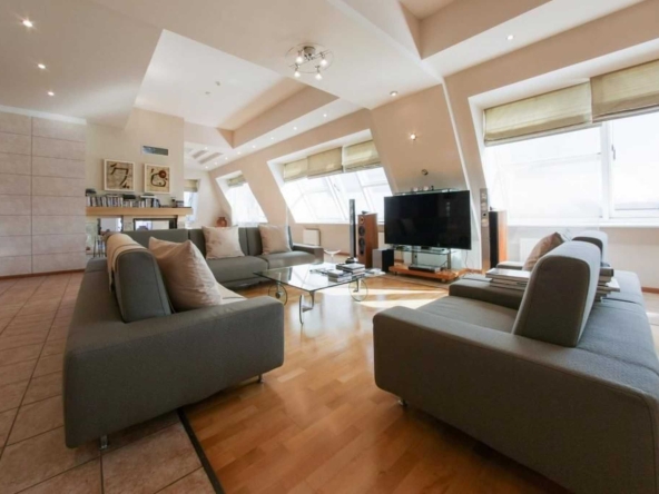 Дава се под наем Тристаен апартамент в София, Лозенец - 120 кв.м за 448.8 € - Снимка #1