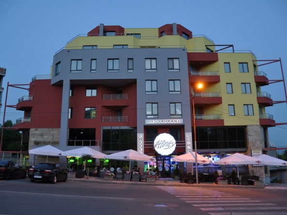 Дава се под наем Магазин в Благоевград, Запад - 190 кв.м за 1173 € - Снимка #1