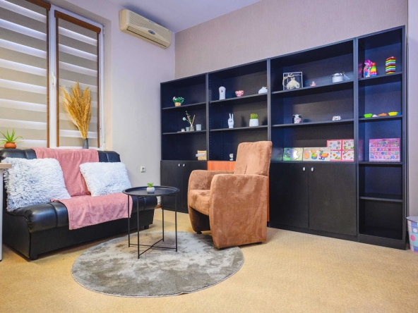 Дава се под наем Офис в Варна, Център - 30 кв.м за 7.65 € - Снимка #1