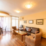 Дава се под наем Тристаен апартамент в София, Център - 86 кв.м за 850 € - Снимка #1