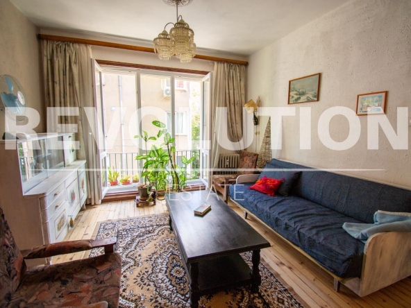 Дава се под наем Тристаен апартамент в София, Център - 90 кв.м за 1100 € - Снимка #1
