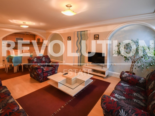 Дава се под наем Четиристаен апартамент в София, Лагера - 180 кв.м за 1296.42 € - Снимка #1