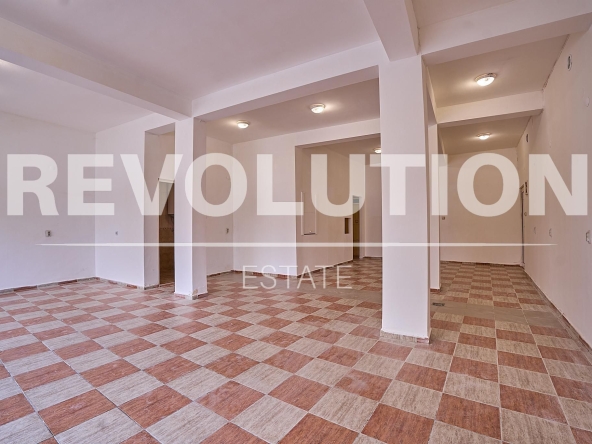 Дава се под наем Магазин в Пловдив, Център - 90 кв.м за 400 € - Снимка #1