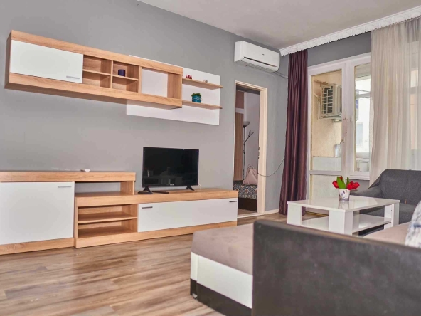 Дава се под наем Тристаен апартамент в Варна, Базар Левски - 60 кв.м за 600 € - Снимка #1