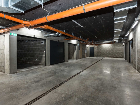 Дава се под наем Гараж / Паркомясто в София, Люлин 6 - 39 кв.м за 122.4 € - Снимка #1