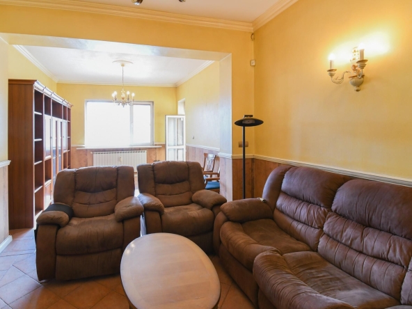 Дава се под наем Тристаен апартамент в София, Център - 135 кв.м за 796.62 € - Снимка #1