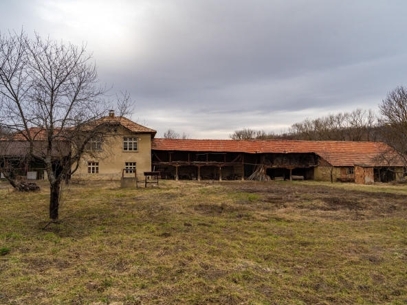 Къща в с. Агатово, Област Габрово - 347 кв.м за 74 €/кв.м - Снимка #1