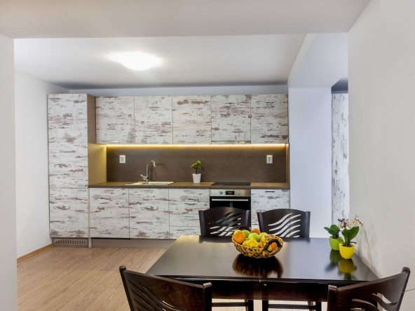 Дава се под наем Етаж от къща в Пловдив, Център - 180 кв.м за 918 € - Снимка #1