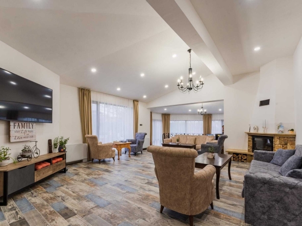 Дава се под наем Къща в с. Здравец, Област Варна - 420 кв.м за 2500 € - Снимка #1