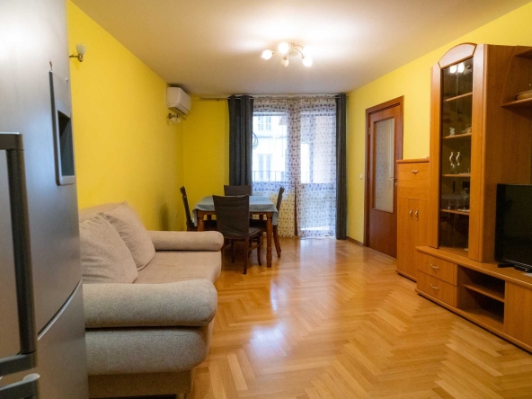 Дава се под наем Тристаен апартамент в Варна, Операта - 80 кв.м за 747.66 € - Снимка #1