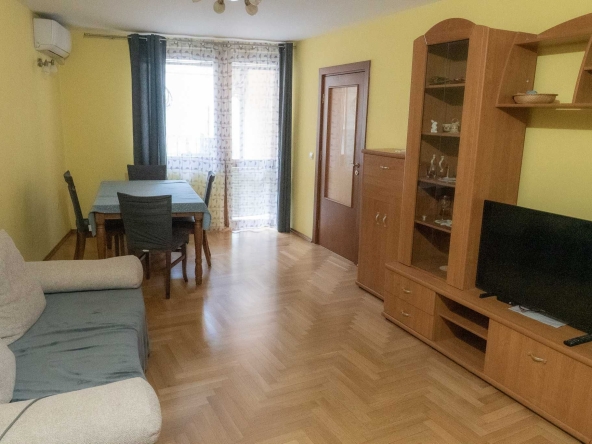 Дава се под наем Тристаен апартамент в Варна, Операта - 80 кв.м за 747.66 € - Снимка #1