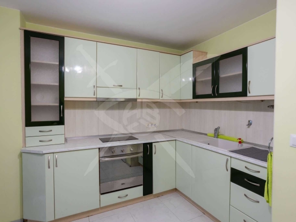 Дава се под наем Тристаен апартамент в Варна, Левски - 80 кв.м за 700 € - Снимка #1