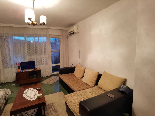 Дава се под наем Тристаен апартамент в Бургас, Изгрев - 65 кв.м за 75 € - Снимка #1