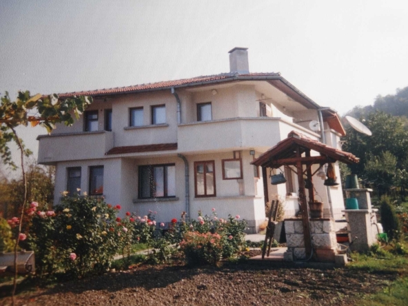 Къща в с. Разбойна, Област Търговище - 295 кв.м за 536 €/кв.м - Снимка #1