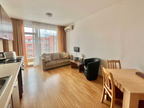 Двустаен апартамент в к.к. Слънчев бряг - 50 кв.м за 820 €/кв.м - Снимка #1