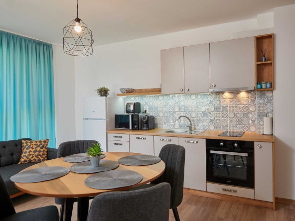 Дава се под наем Многостаен апартамент в Поморие - 107 кв.м за 747.66 € - Снимка #1