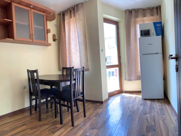 Дава се под наем Двустаен апартамент в Бургас, Център - 45 кв.м за 204 € - Снимка #1