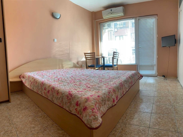 Дава се под наем Двустаен апартамент в Бургас, Център - 50 кв.м за 306 € - Снимка #1