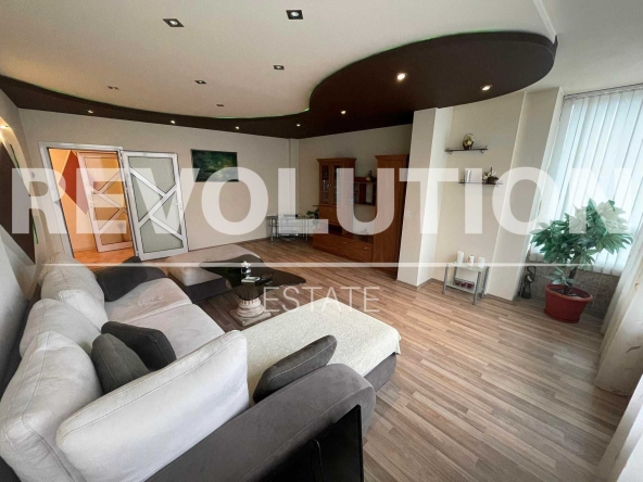 Дава се под наем Тристаен апартамент в Варна, Център - 90 кв.м за 350 € - Снимка #1