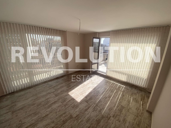 Дава се под наем Тристаен апартамент в Варна, Погреби - 90 кв.м за 575 € - Снимка #1