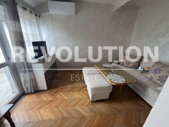 Дава се под наем Двустаен апартамент в Варна, Център - 56 кв.м за 375 € - Снимка #1