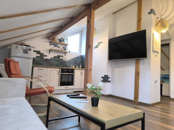 Дава се под наем Тристаен апартамент в София, Център - 70 кв.м за 660 € - Снимка #1