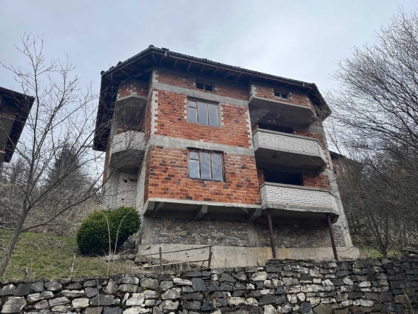 Къща в с. Забърдо, Област Смолян - 360 кв.м за 120 €/кв.м - Снимка #1