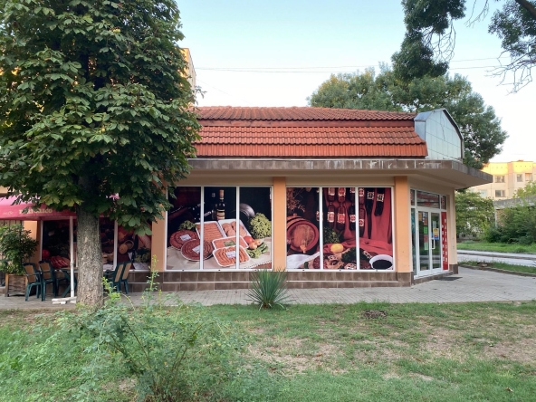 Дава се под наем Магазин в Белене - 130 кв.м за 408 € - Снимка #1