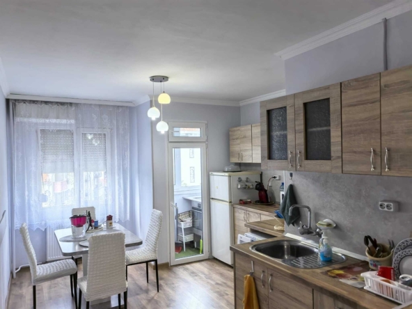 Тристаен апартамент в Плевен, Широк център - 98 кв.м за 1654 €/кв.м - Снимка #1