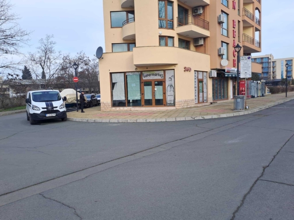 Дава се под наем Магазин в Смолян, Стар център - 78 кв.м за 765 € - Снимка #1