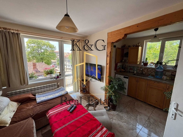 Етаж от къща в Разград, Варош - 2 кв.м за 67575 €/кв.м - Снимка #1