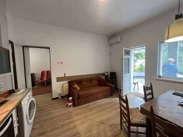 Дава се под наем Двустаен апартамент в София, Лозенец - 50 кв.м за 550 € - Снимка #1