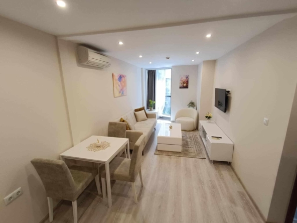 Дава се под наем Двустаен апартамент в Варна, Зимно кино Тракия - 49 кв.м за 650 € - Снимка #1