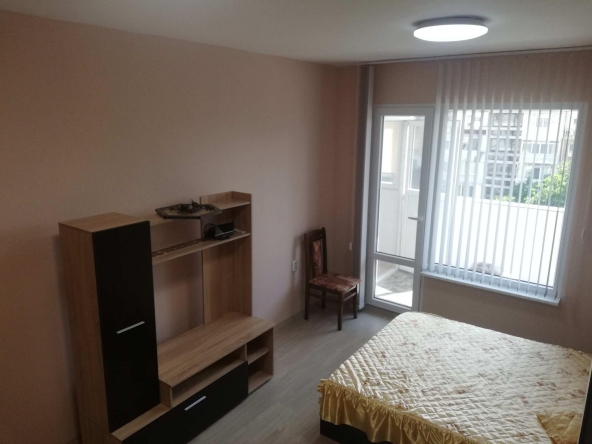 Дава се под наем Едностаен апартамент в Бургас, Славейков - 48 кв.м за 357 € - Снимка #1