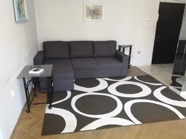 Дава се под наем Двустаен апартамент в Варна, Център - 60 кв.м за 459 € - Снимка #1